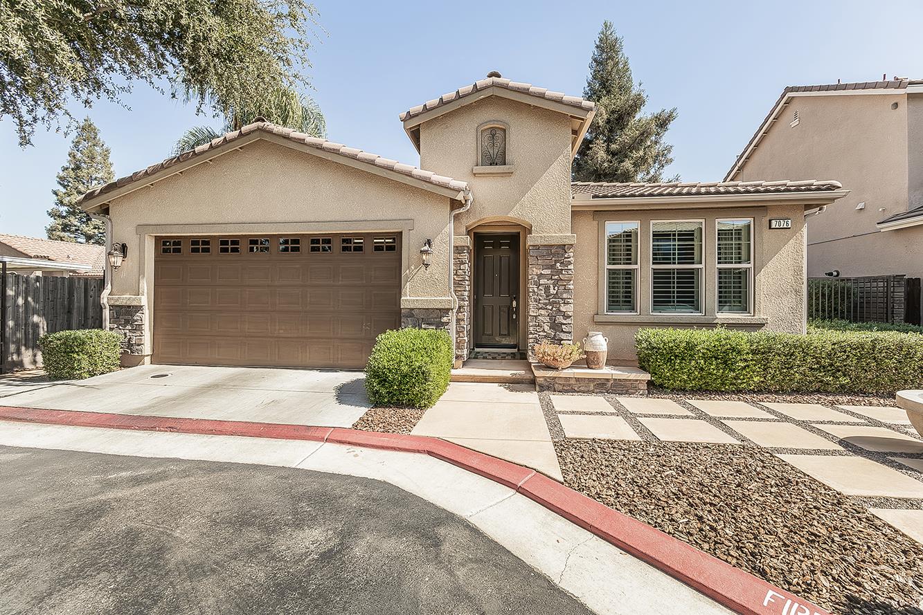 7076 N Cedar Hill Dr, Fresno, CA 93722