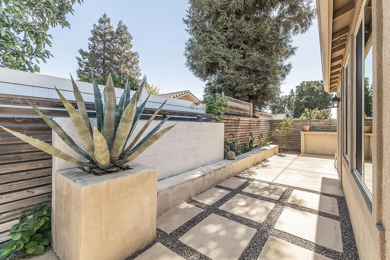 7076 N Cedar Hill Dr, Fresno, CA 93722