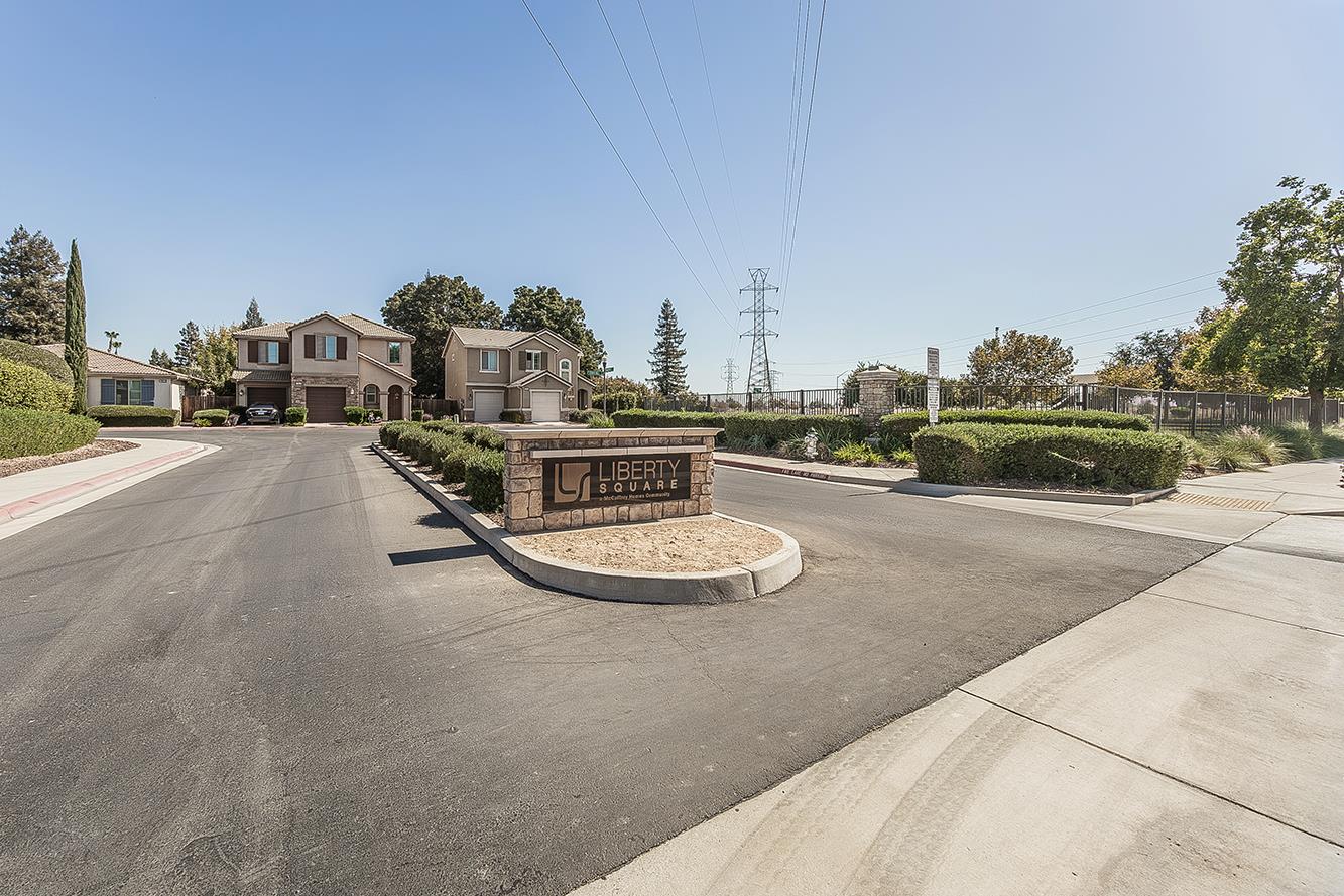 7076 N Cedar Hill Dr, Fresno, CA 93722
