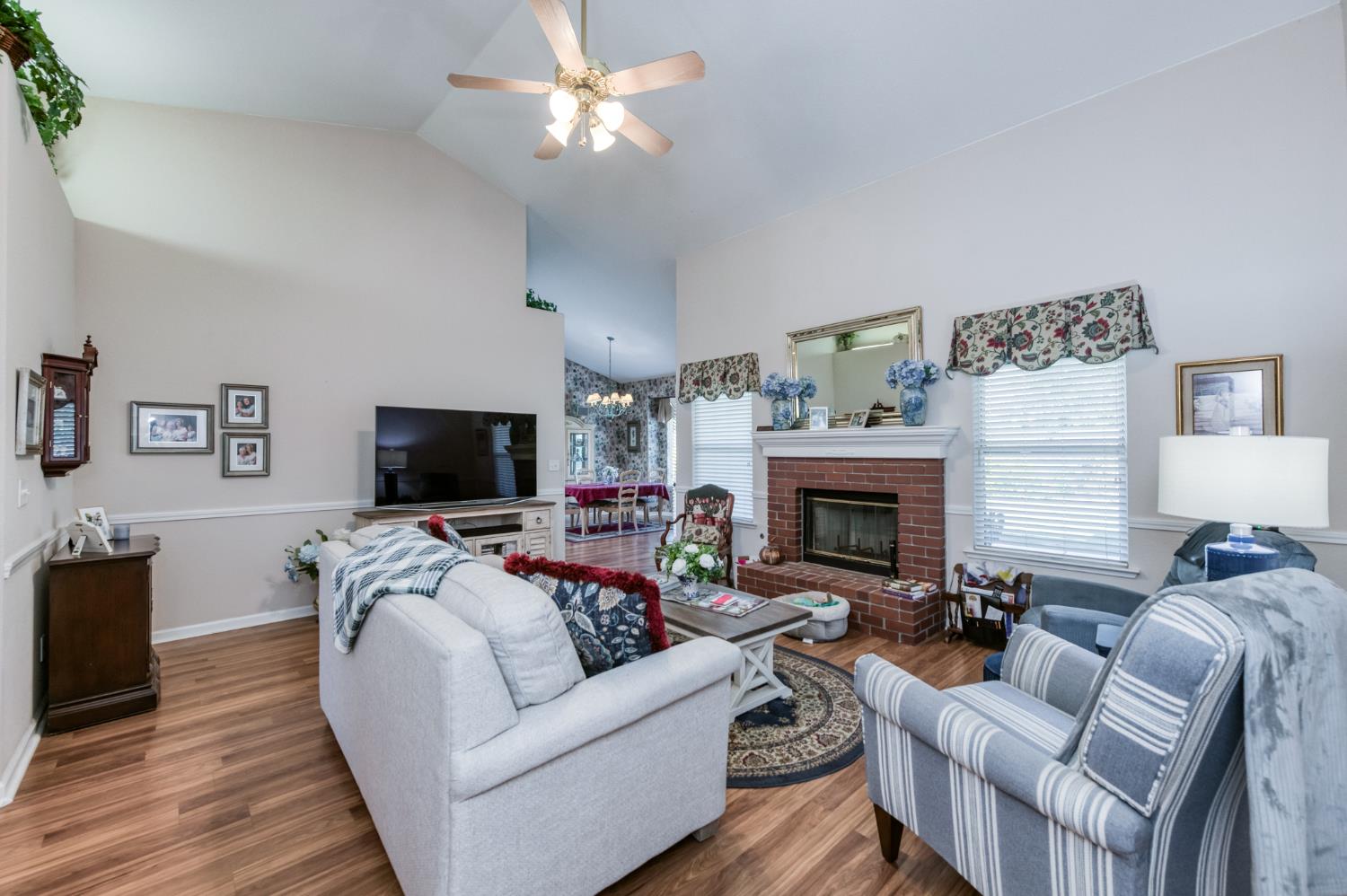 2560 E El Paso Ave, Fresno, CA 93720