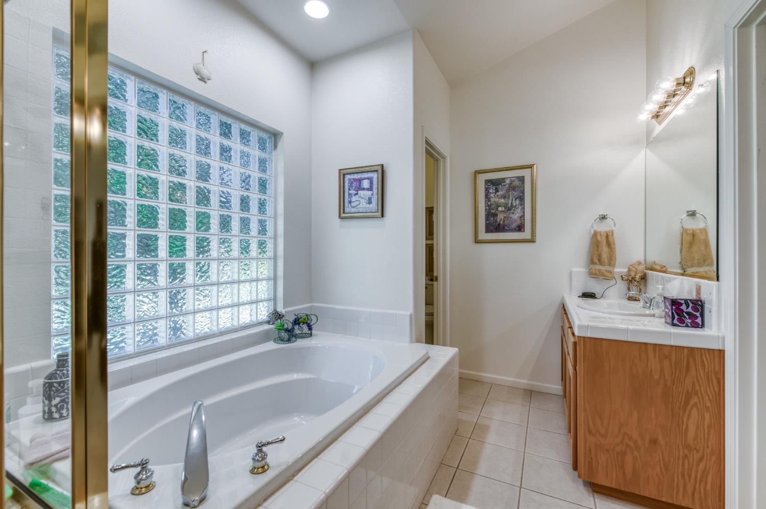 2560 E El Paso Ave, Fresno, CA 93720