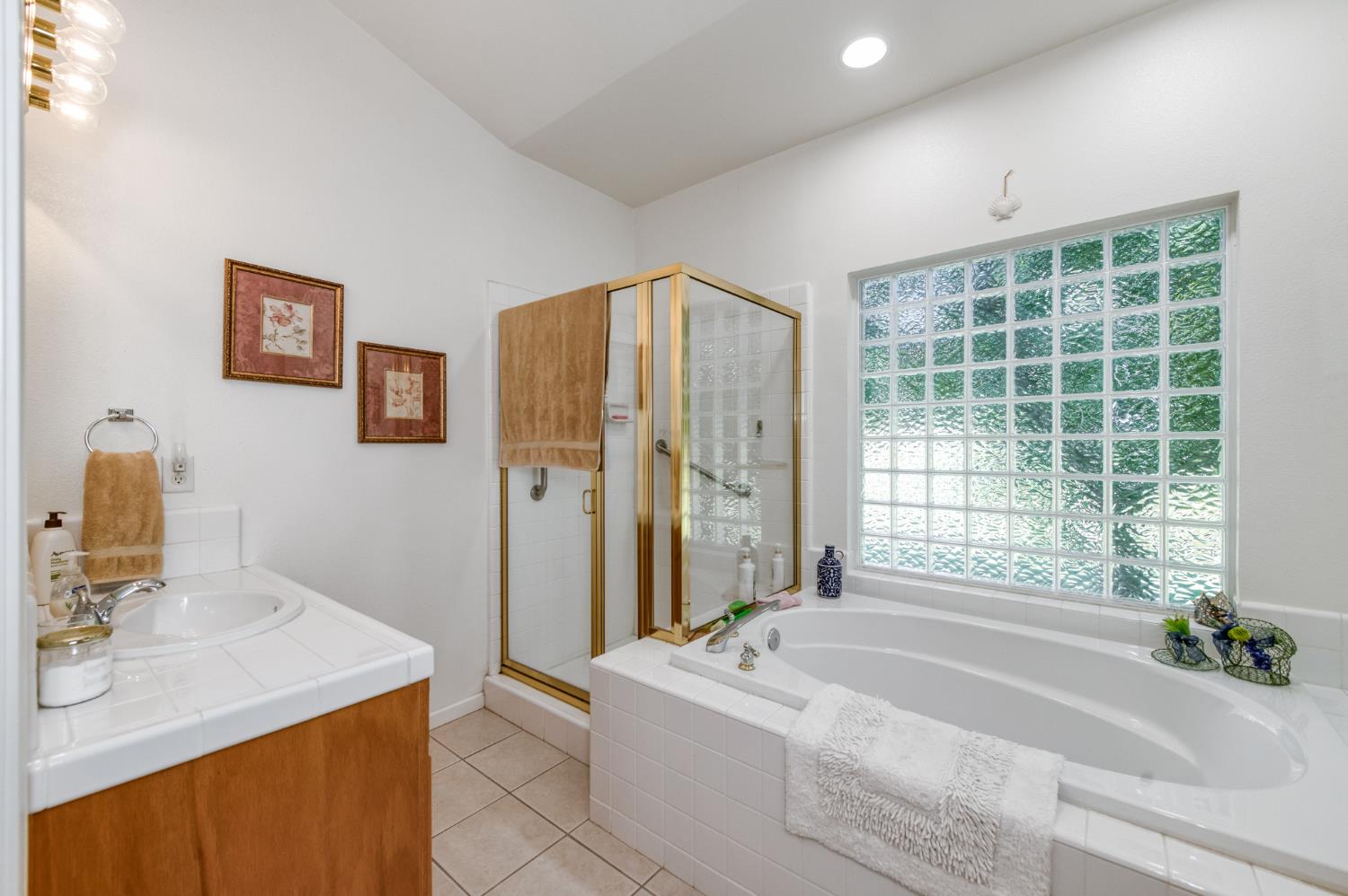 2560 E El Paso Ave, Fresno, CA 93720