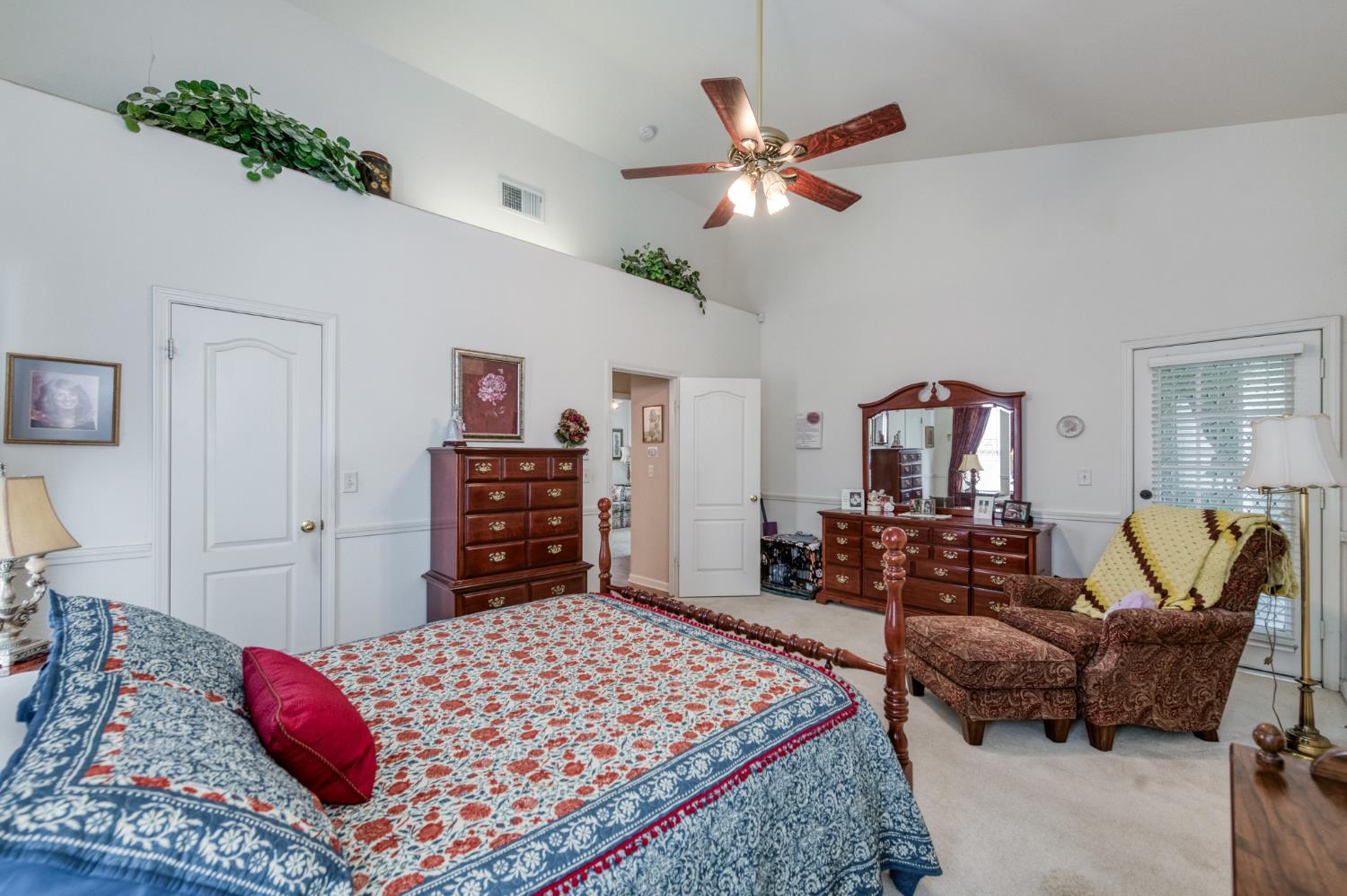 2560 E El Paso Ave, Fresno, CA 93720