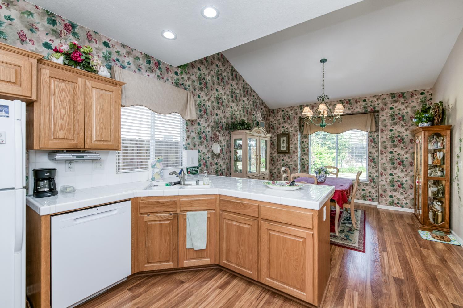 2560 E El Paso Ave, Fresno, CA 93720