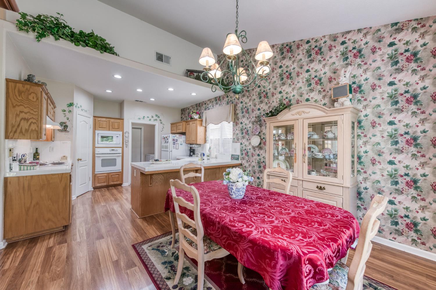 2560 E El Paso Ave, Fresno, CA 93720