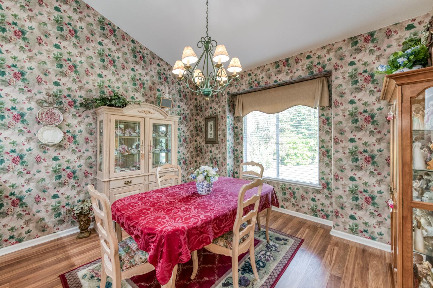 2560 E El Paso Ave, Fresno, CA 93720