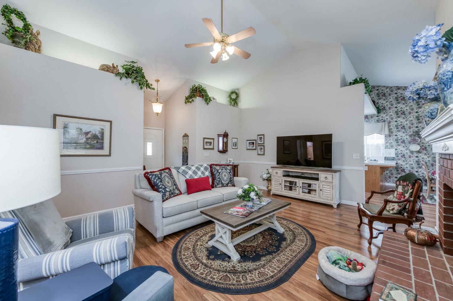 2560 E El Paso Ave, Fresno, CA 93720