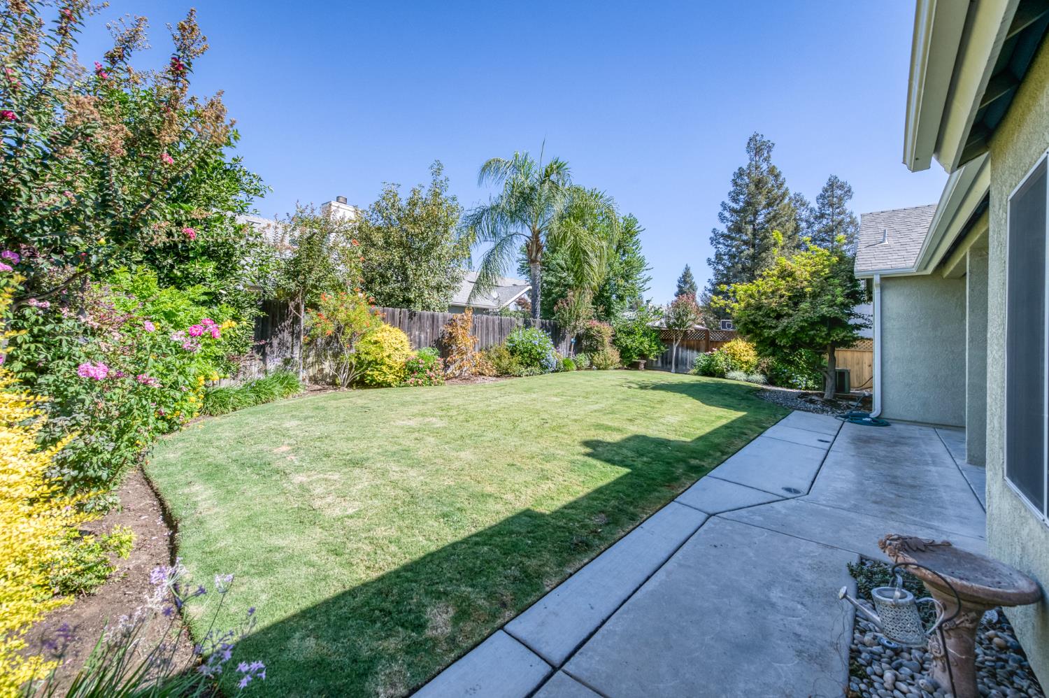 2560 E El Paso Ave, Fresno, CA 93720