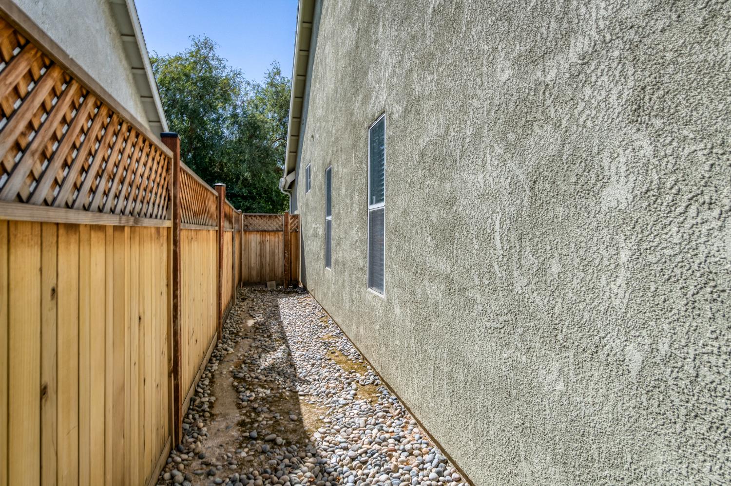 2560 E El Paso Ave, Fresno, CA 93720