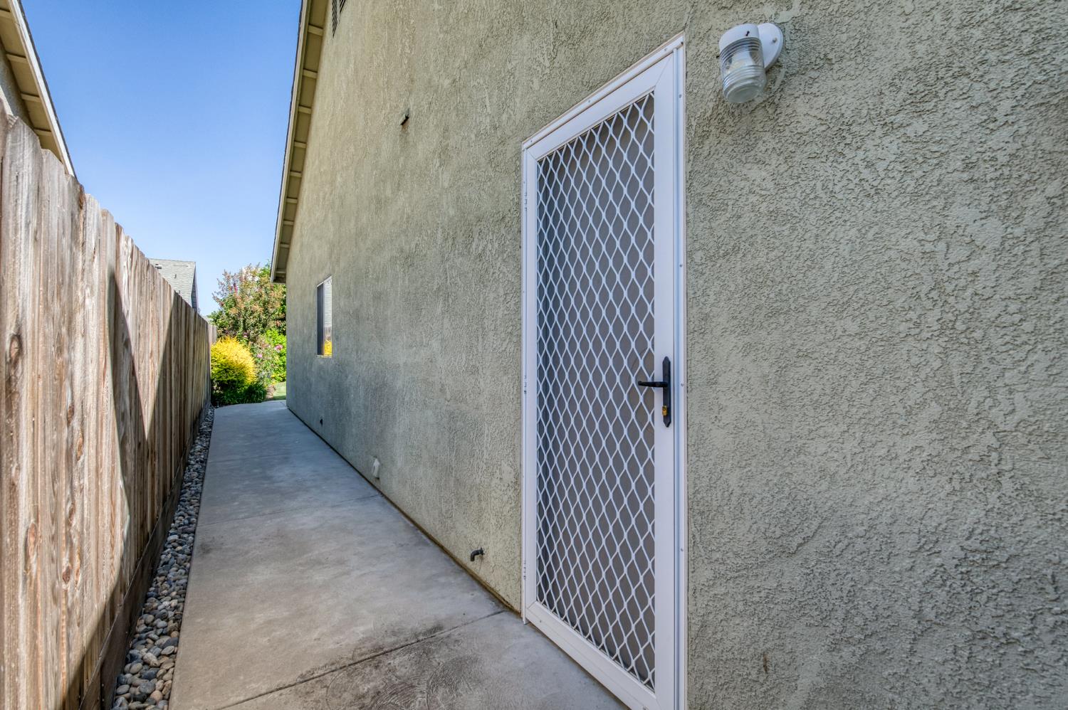 2560 E El Paso Ave, Fresno, CA 93720