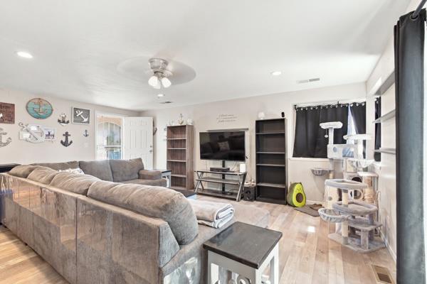 4331 Myrtle Ave W, Visalia, CA 93277