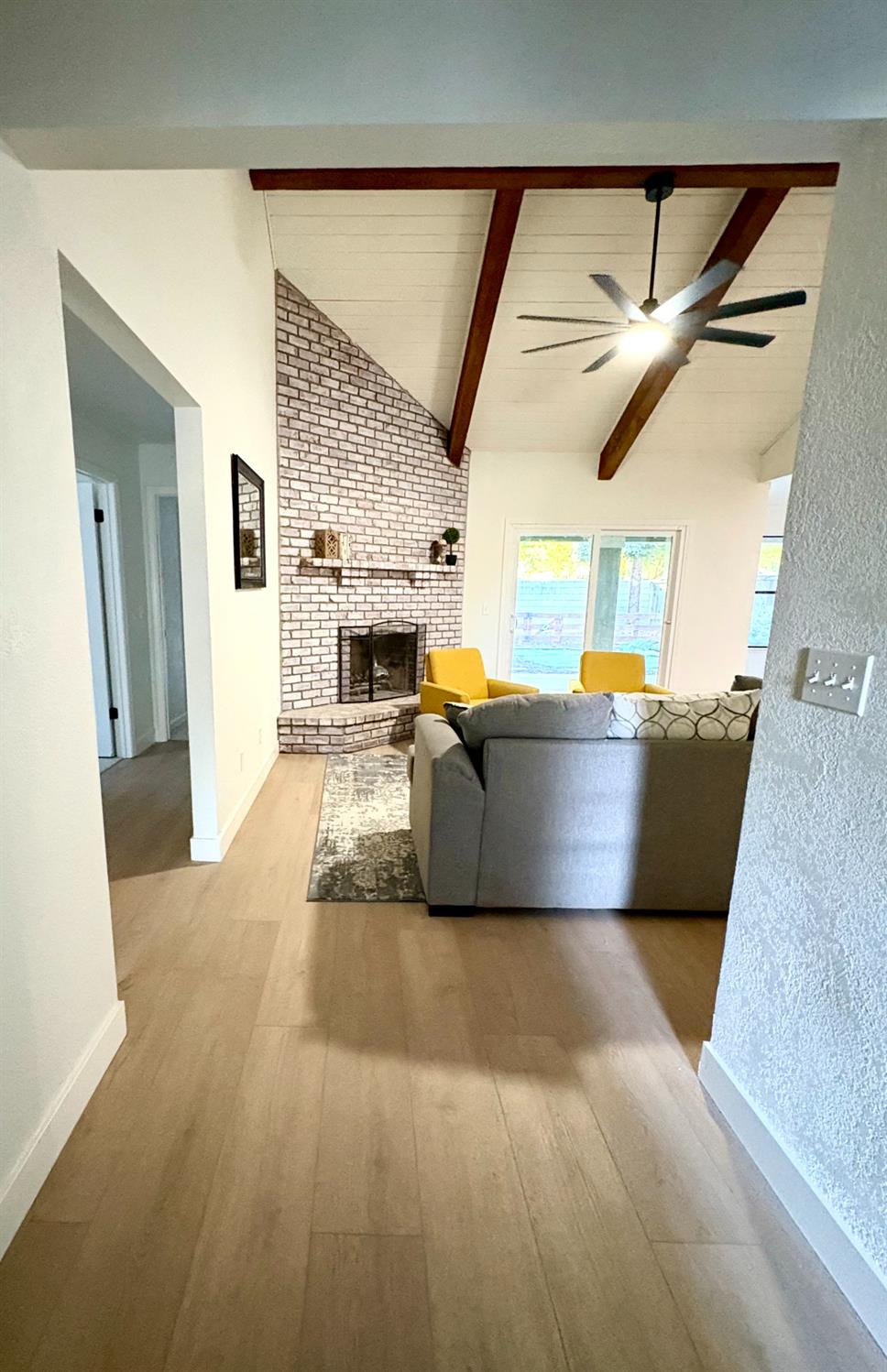 605 E Pintail Cir, Fresno, CA 93730