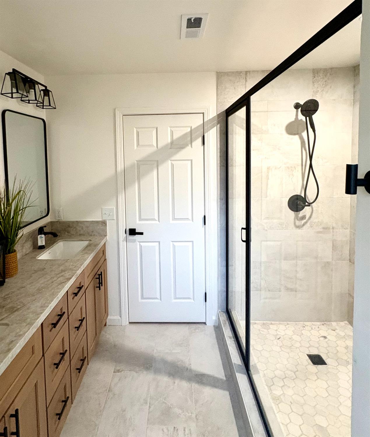 605 E Pintail Cir, Fresno, CA 93730