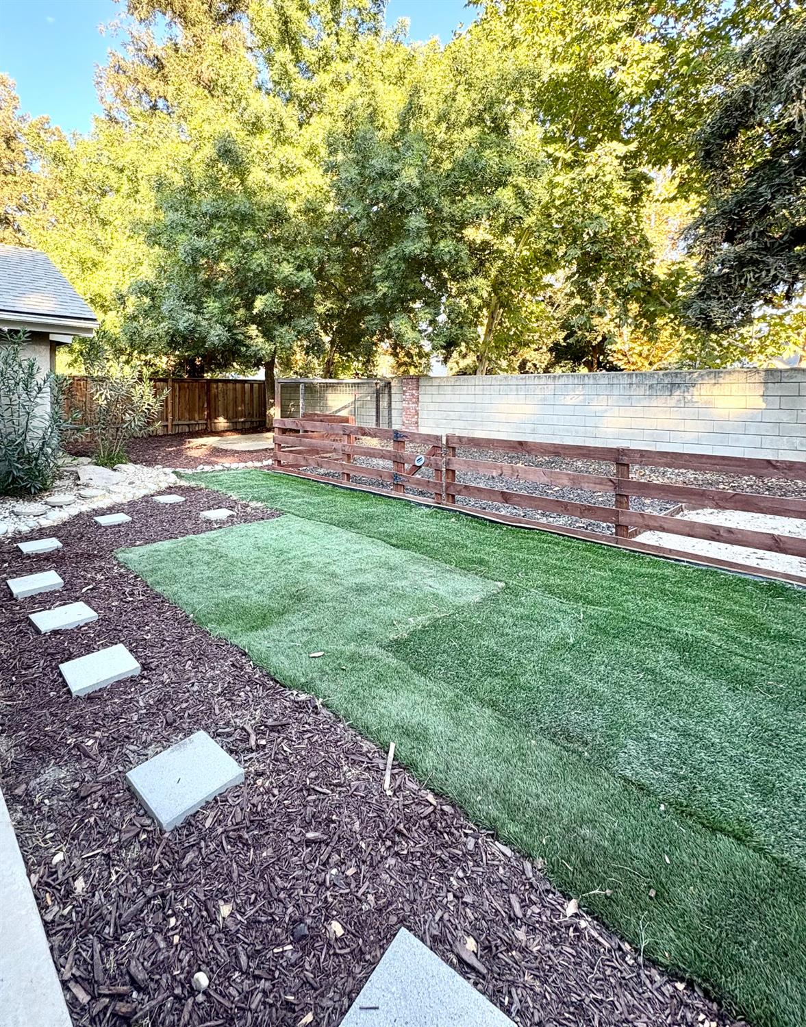 605 E Pintail Cir, Fresno, CA 93730