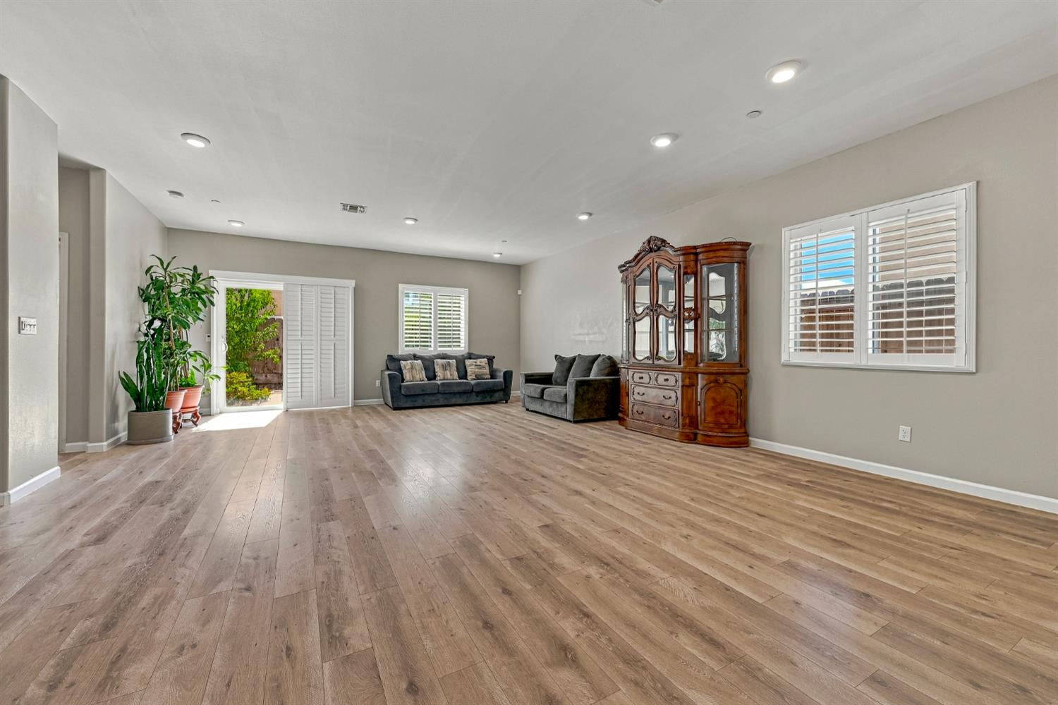 638 Phelps Dr, Merced, CA 95348