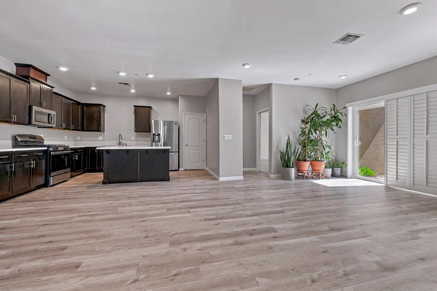638 Phelps Dr, Merced, CA 95348