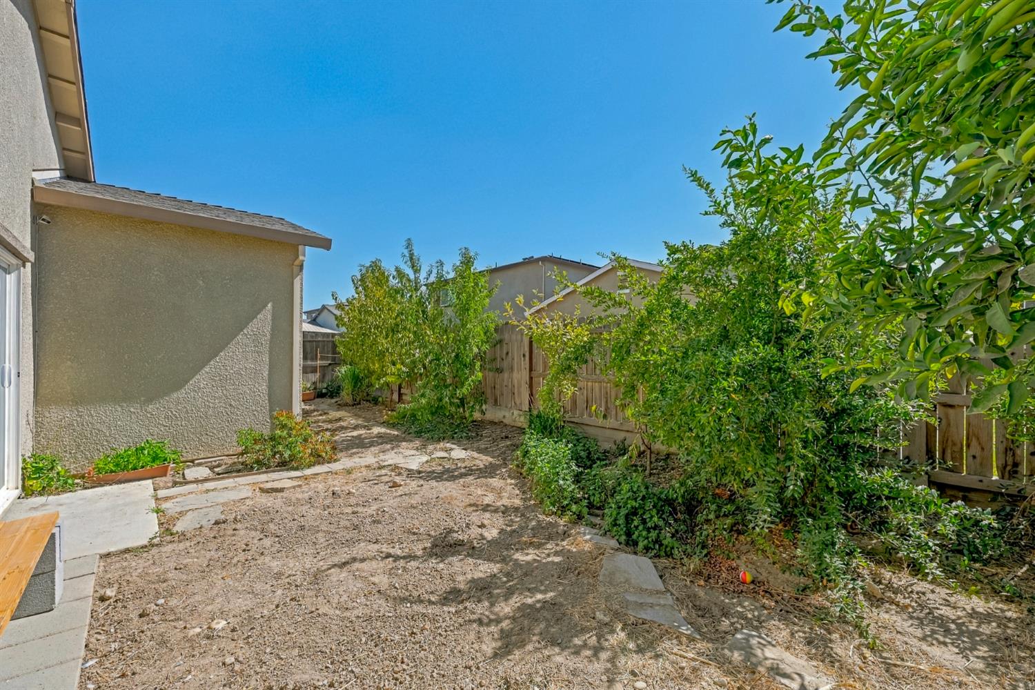 638 Phelps Dr, Merced, CA 95348