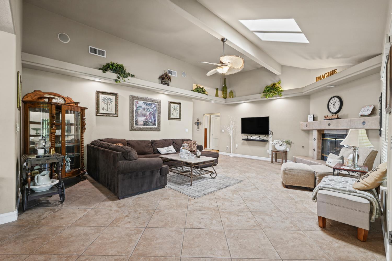 2963 Glade Ave, Madera, CA 93637