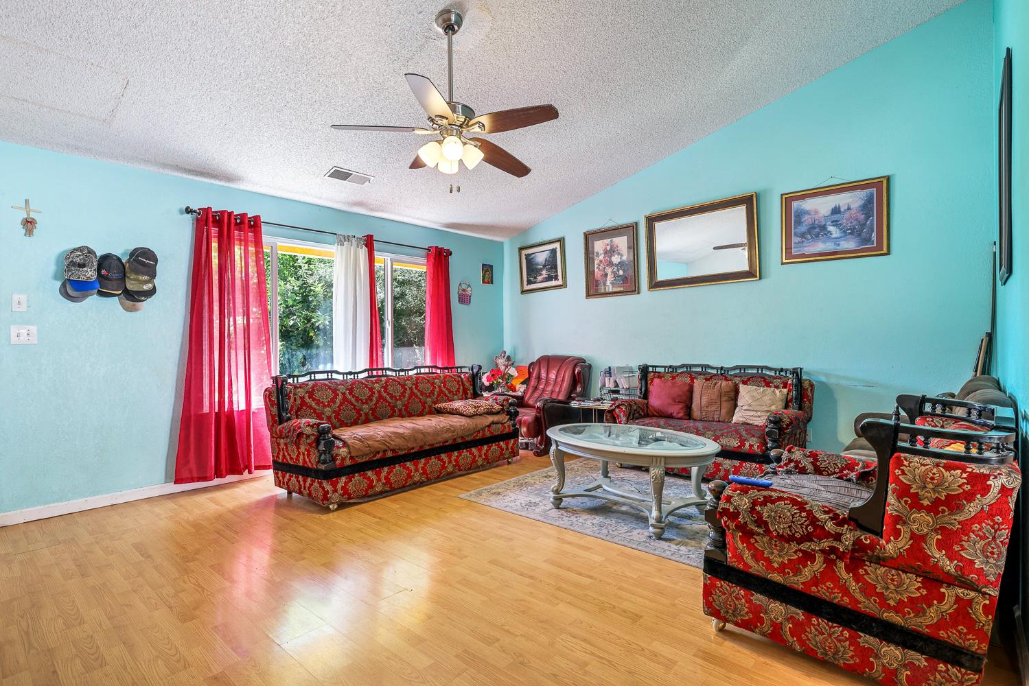 275 E Pleasant St, Coalinga, CA 93210