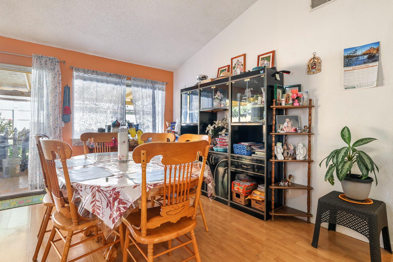 275 E Pleasant St, Coalinga, CA 93210
