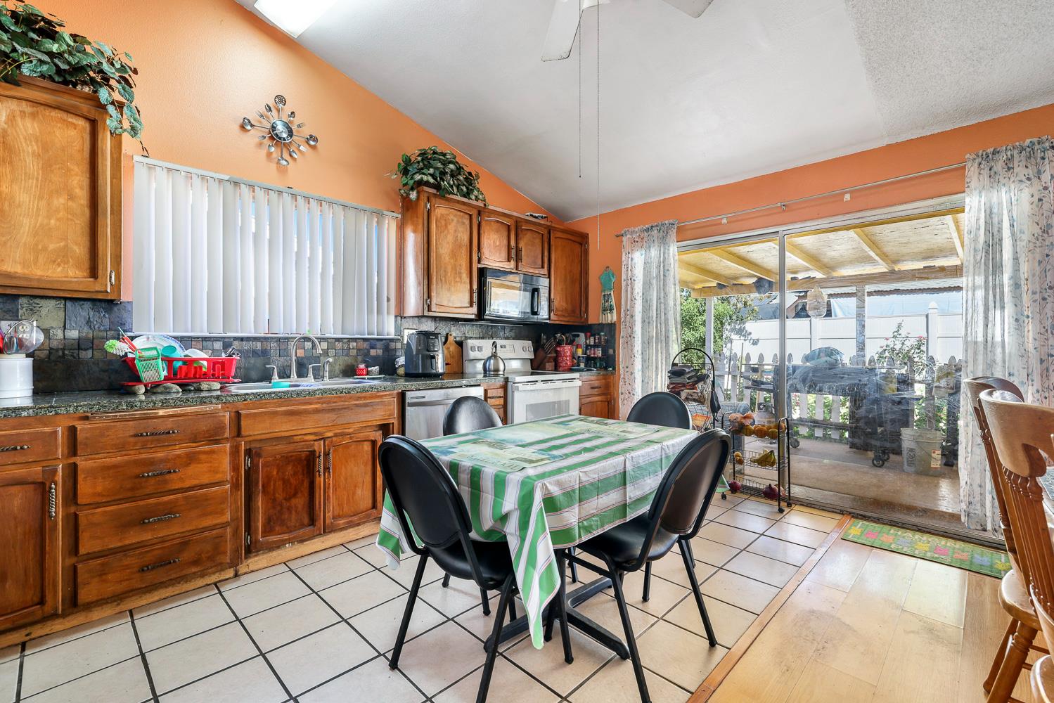 275 E Pleasant St, Coalinga, CA 93210
