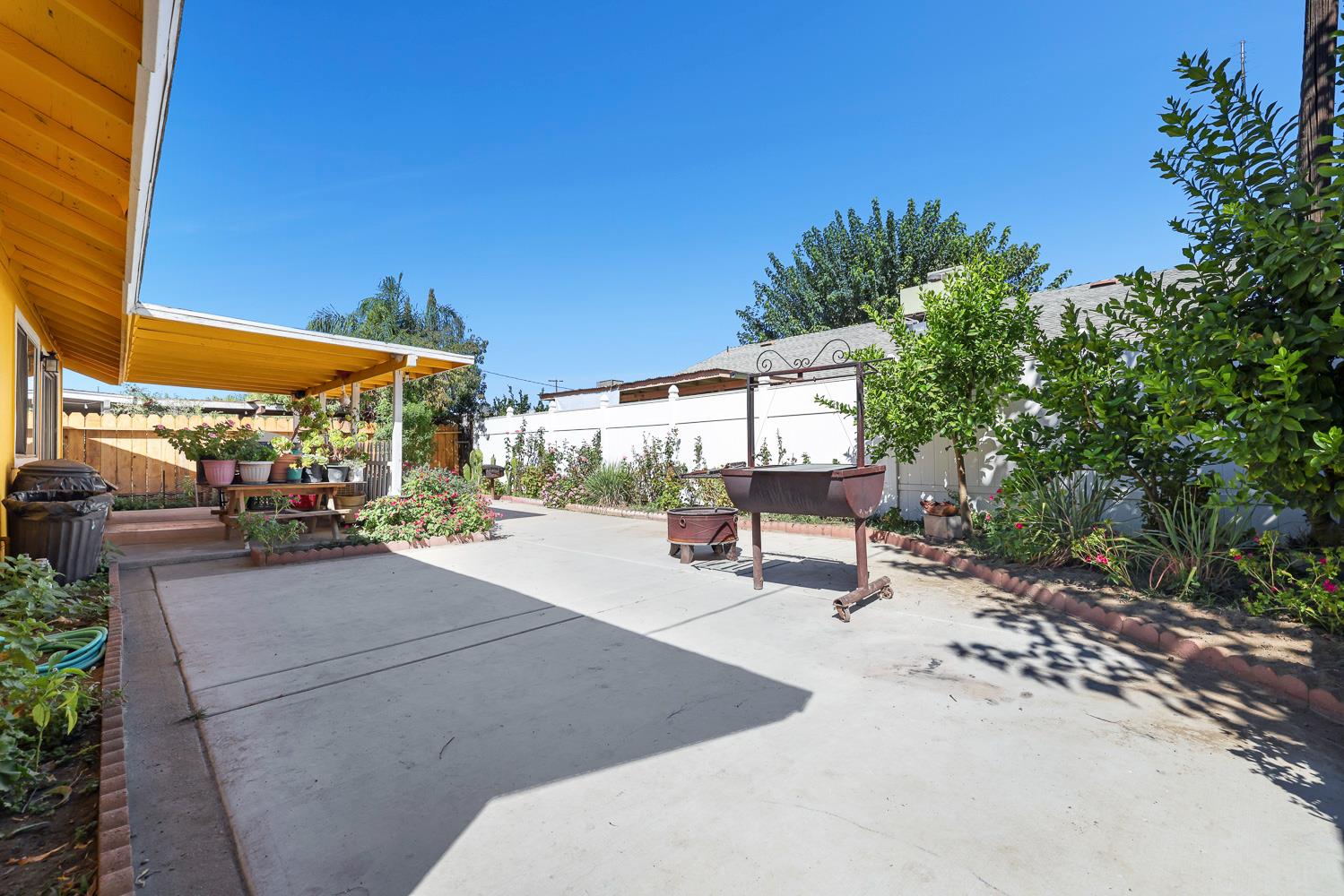 275 E Pleasant St, Coalinga, CA 93210