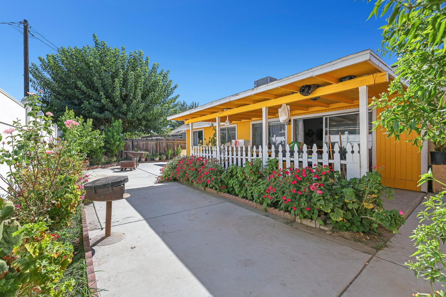 275 E Pleasant St, Coalinga, CA 93210