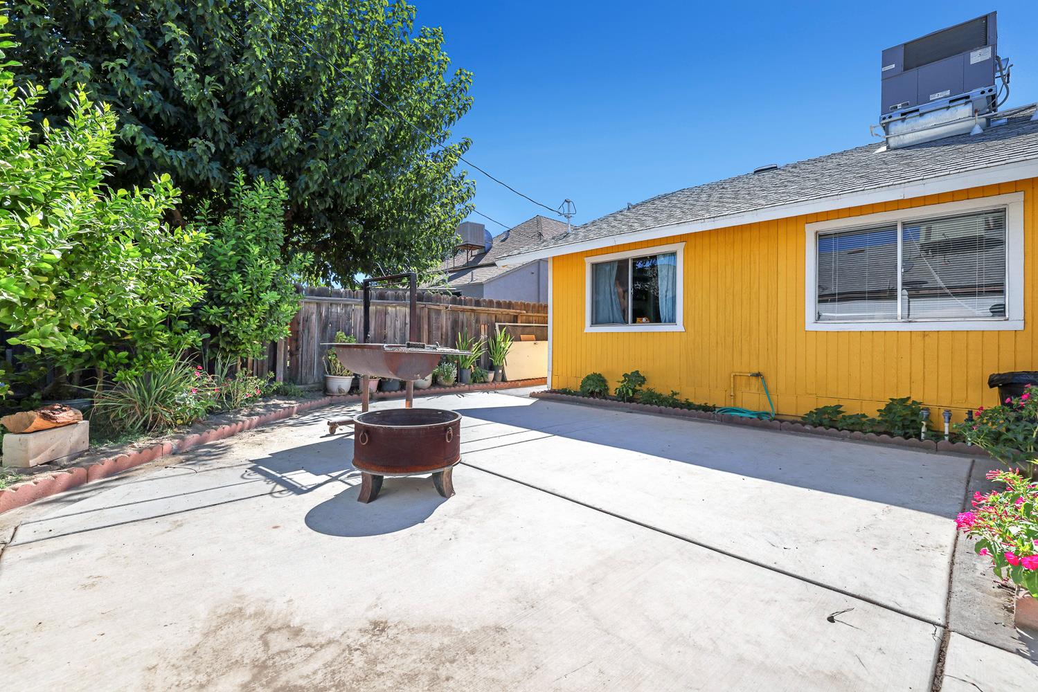 275 E Pleasant St, Coalinga, CA 93210
