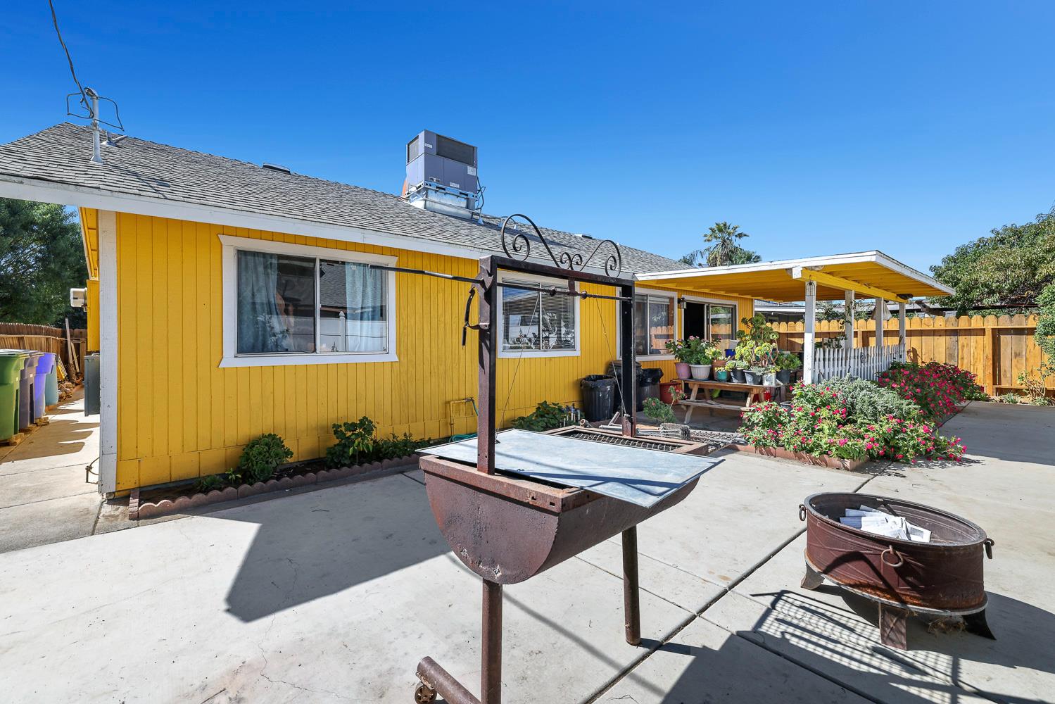 275 E Pleasant St, Coalinga, CA 93210