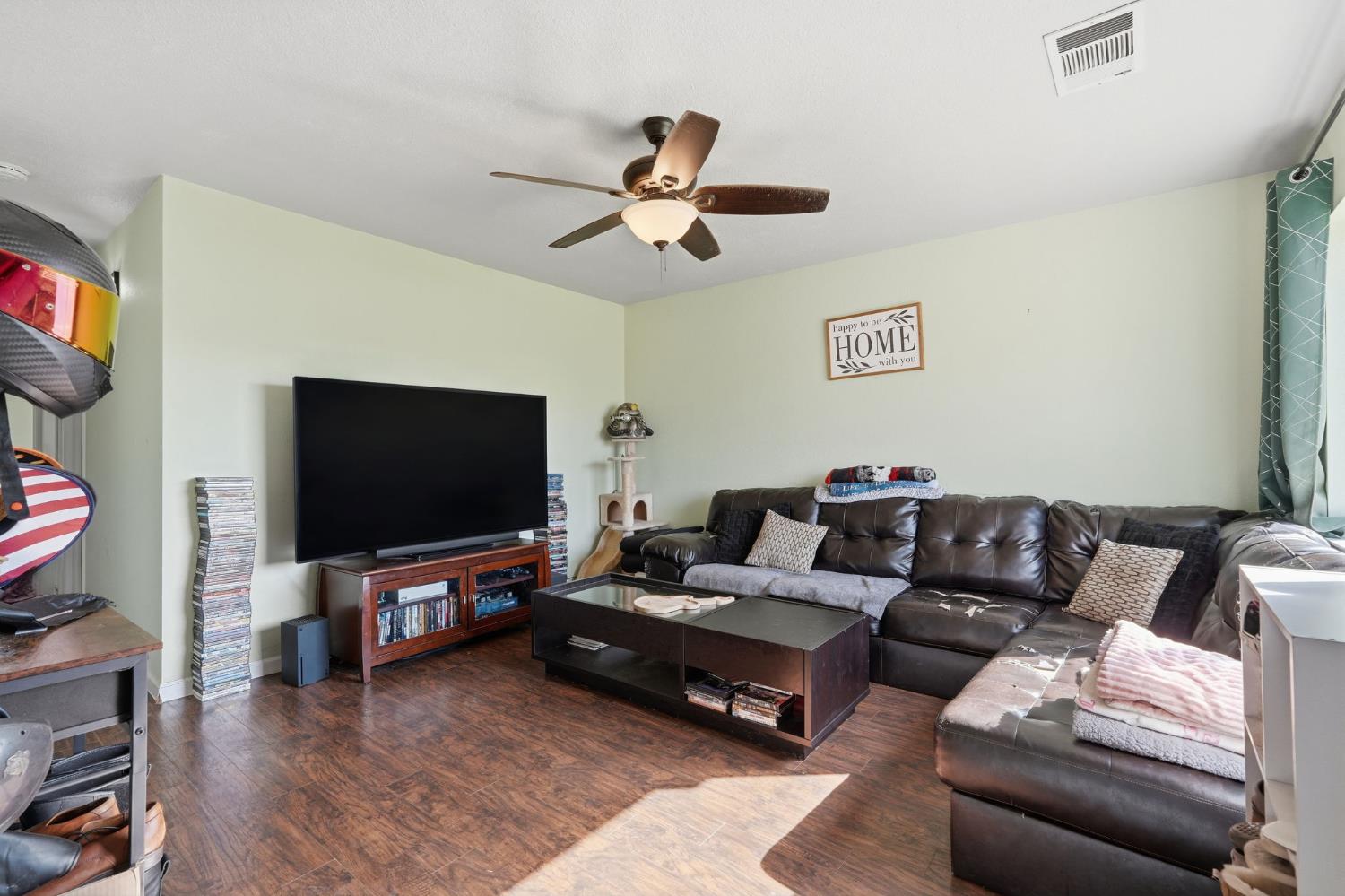 11861 Chris Ln, Hanford, CA 93230