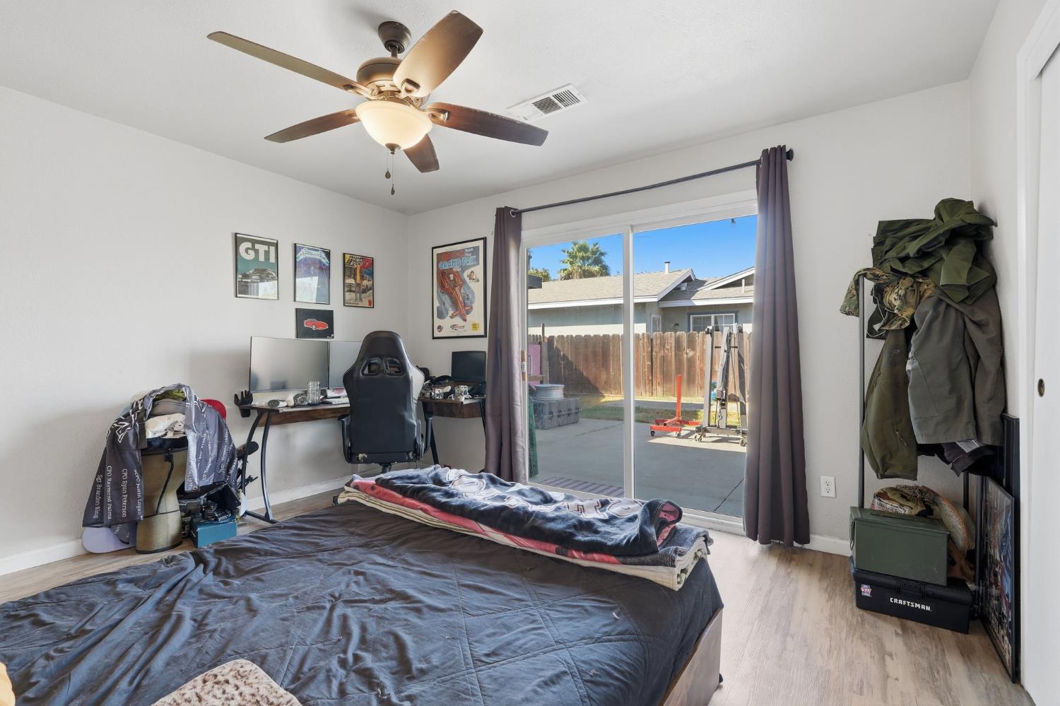 11861 Chris Ln, Hanford, CA 93230