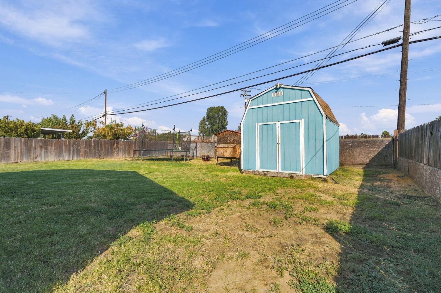 11861 Chris Ln, Hanford, CA 93230