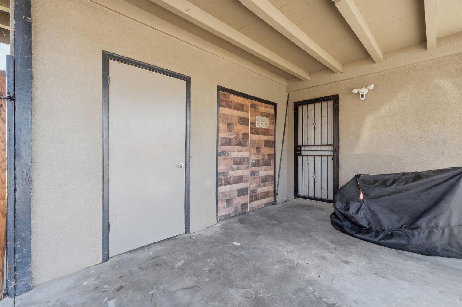 11861 Chris Ln, Hanford, CA 93230