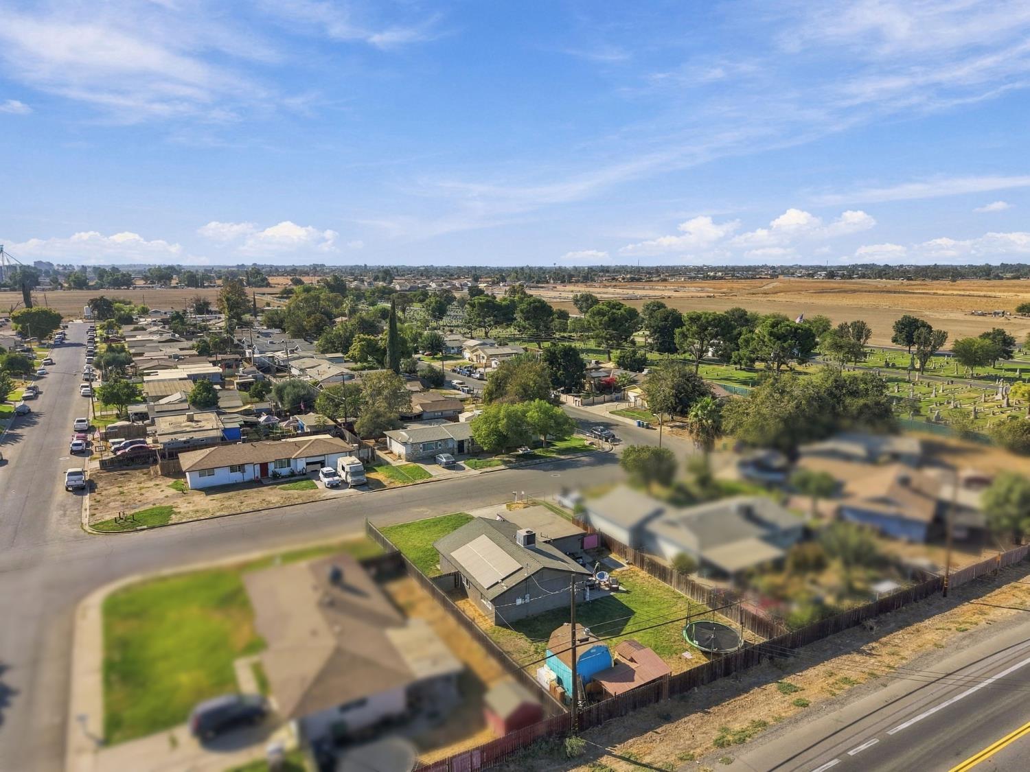 11861 Chris Ln, Hanford, CA 93230