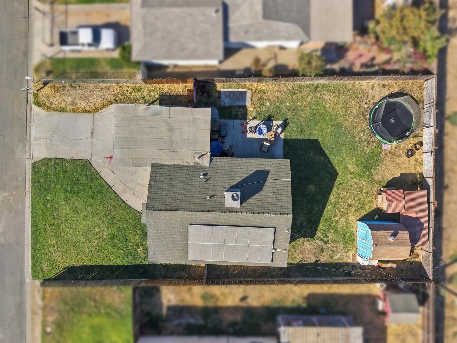 11861 Chris Ln, Hanford, CA 93230