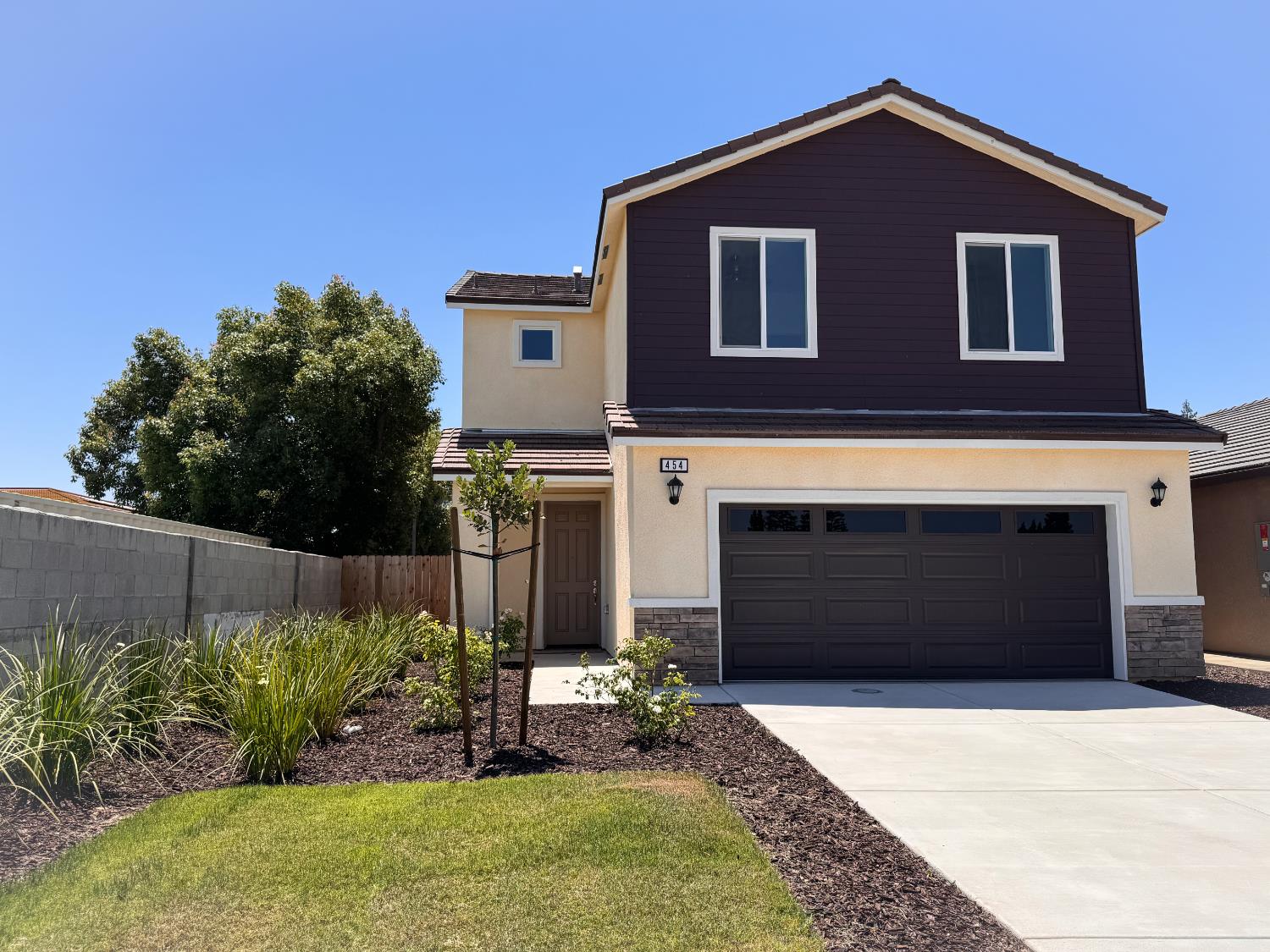 454 W Windsor Ave, Clovis, CA 93612