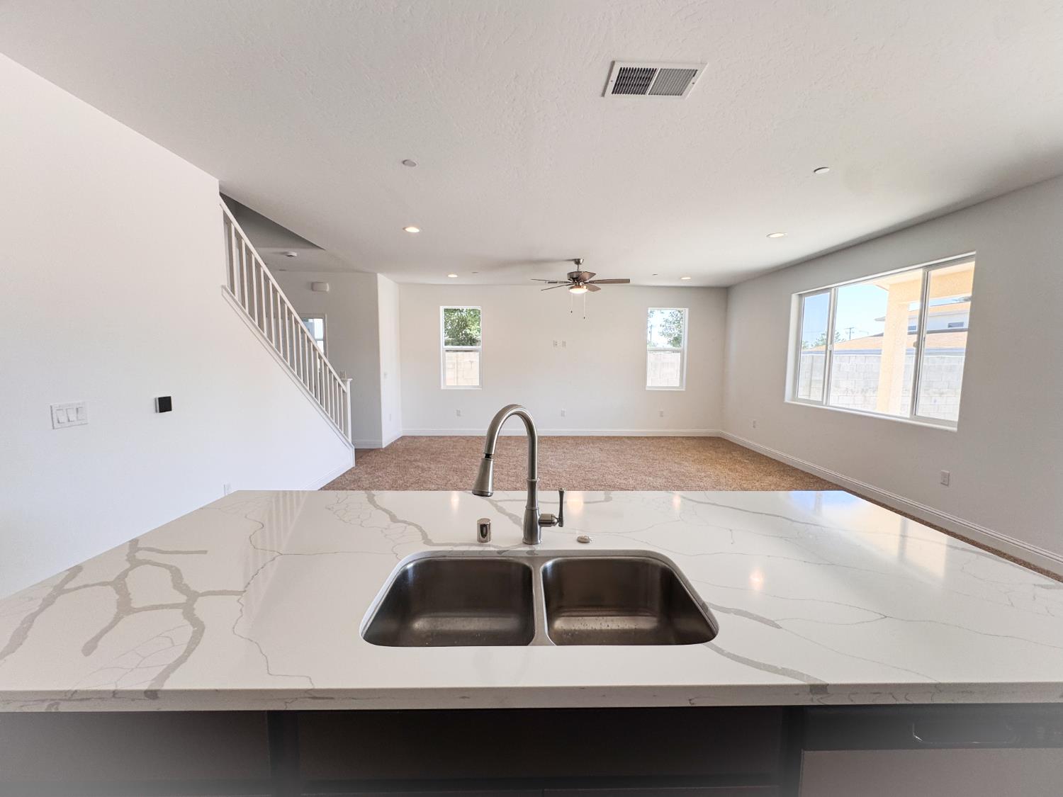 454 W Windsor Ave, Clovis, CA 93612