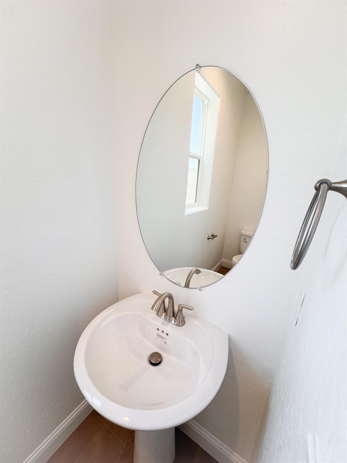454 W Windsor Ave, Clovis, CA 93612