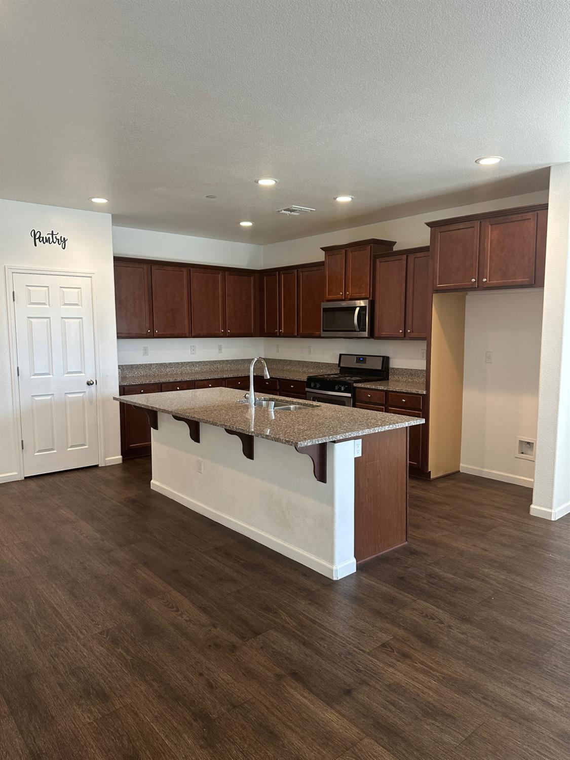 14167 Middleton Ave, Kerman, CA 93630