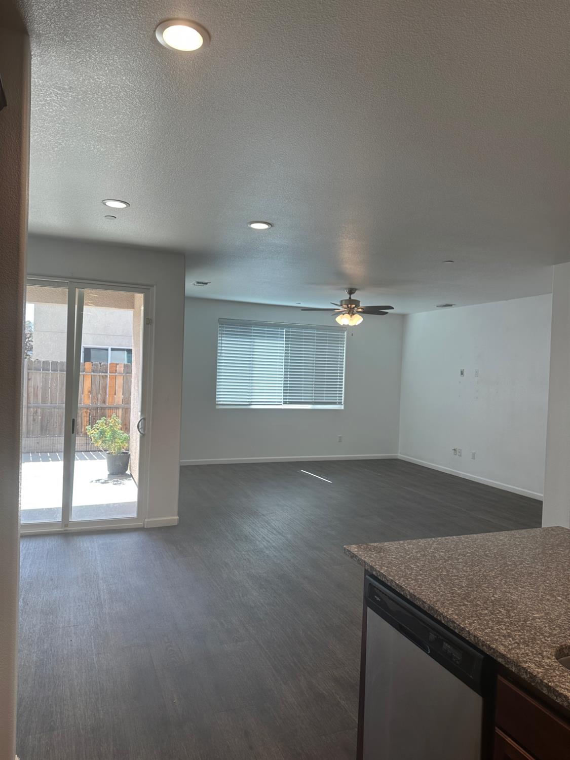 14167 Middleton Ave, Kerman, CA 93630