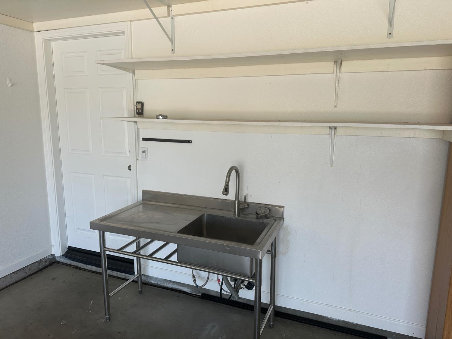 14167 Middleton Ave, Kerman, CA 93630