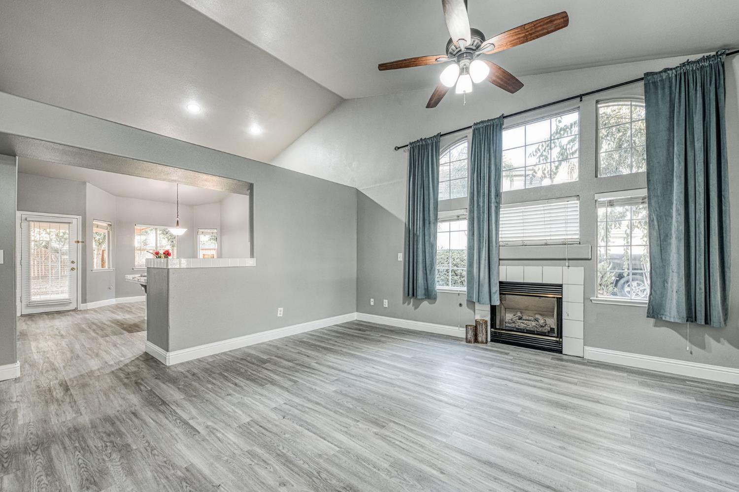 2357 E Emilie Ave, Fresno, CA 93730