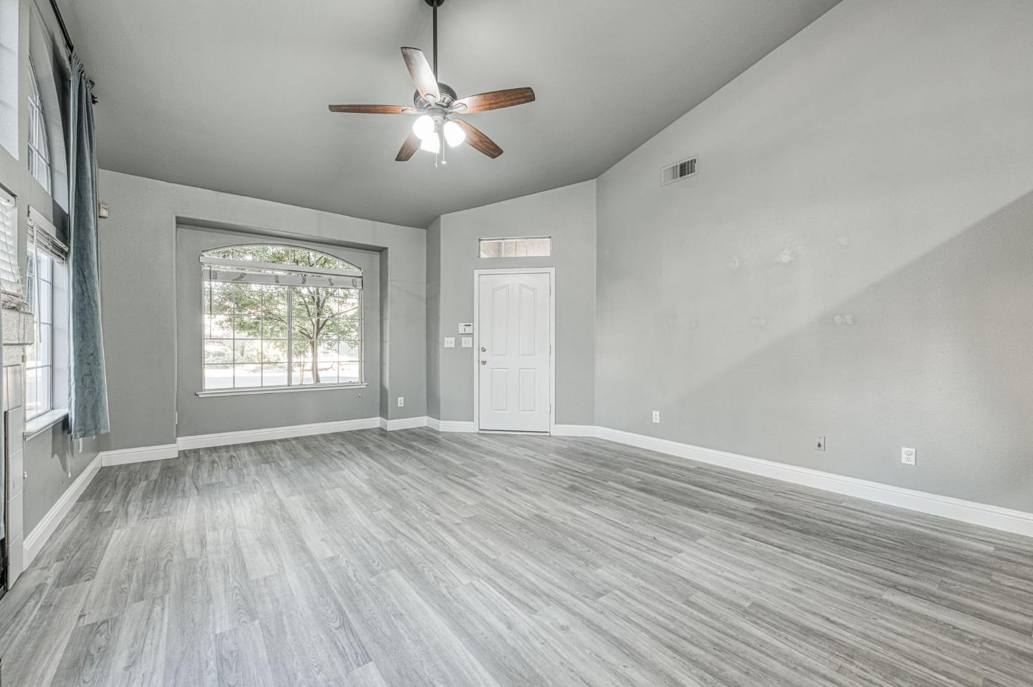 2357 E Emilie Ave, Fresno, CA 93730