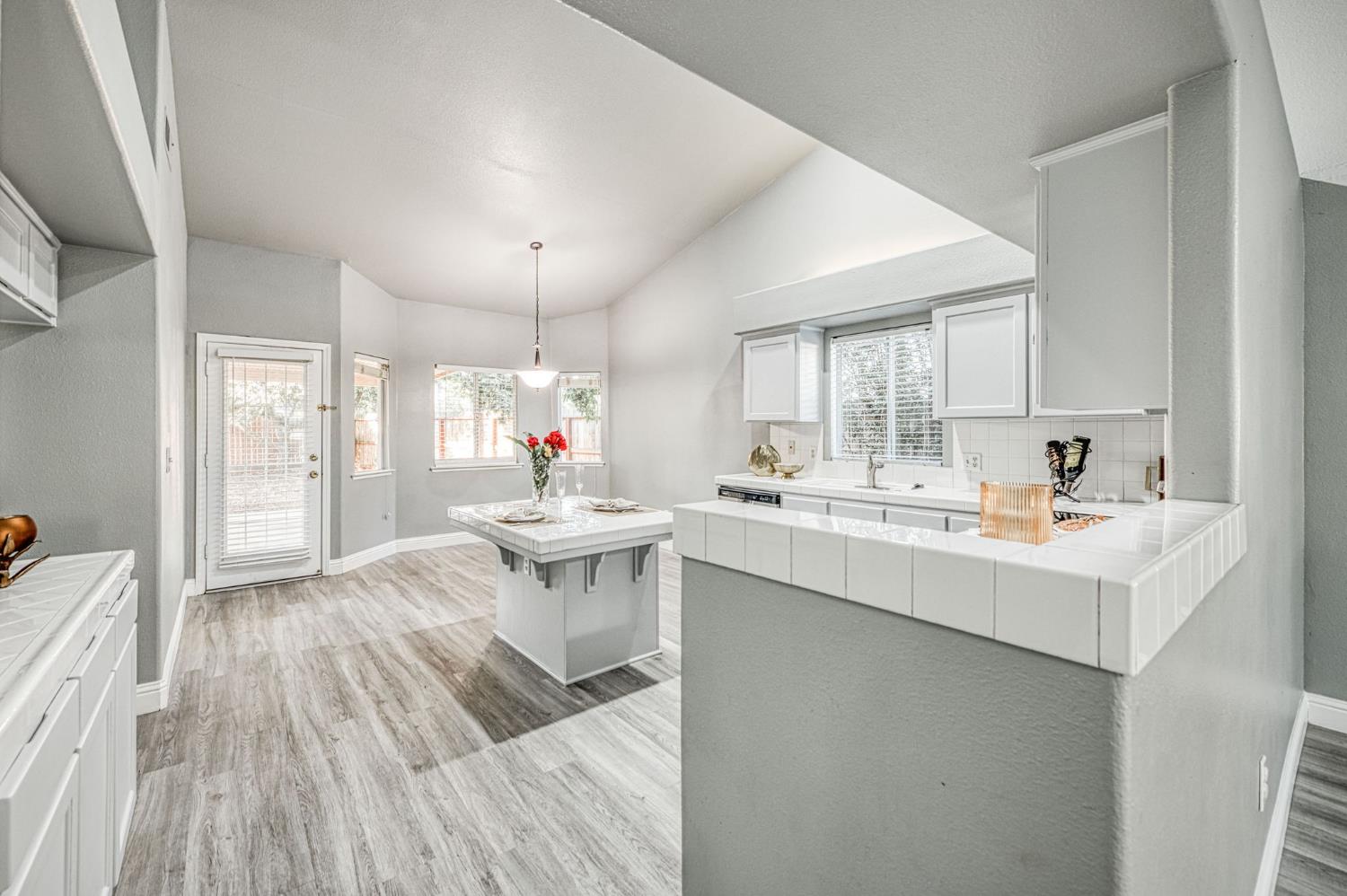 2357 E Emilie Ave, Fresno, CA 93730