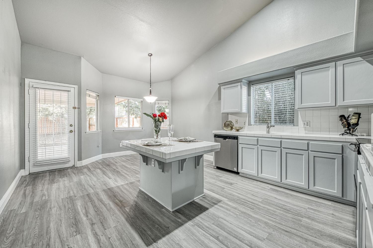 2357 E Emilie Ave, Fresno, CA 93730