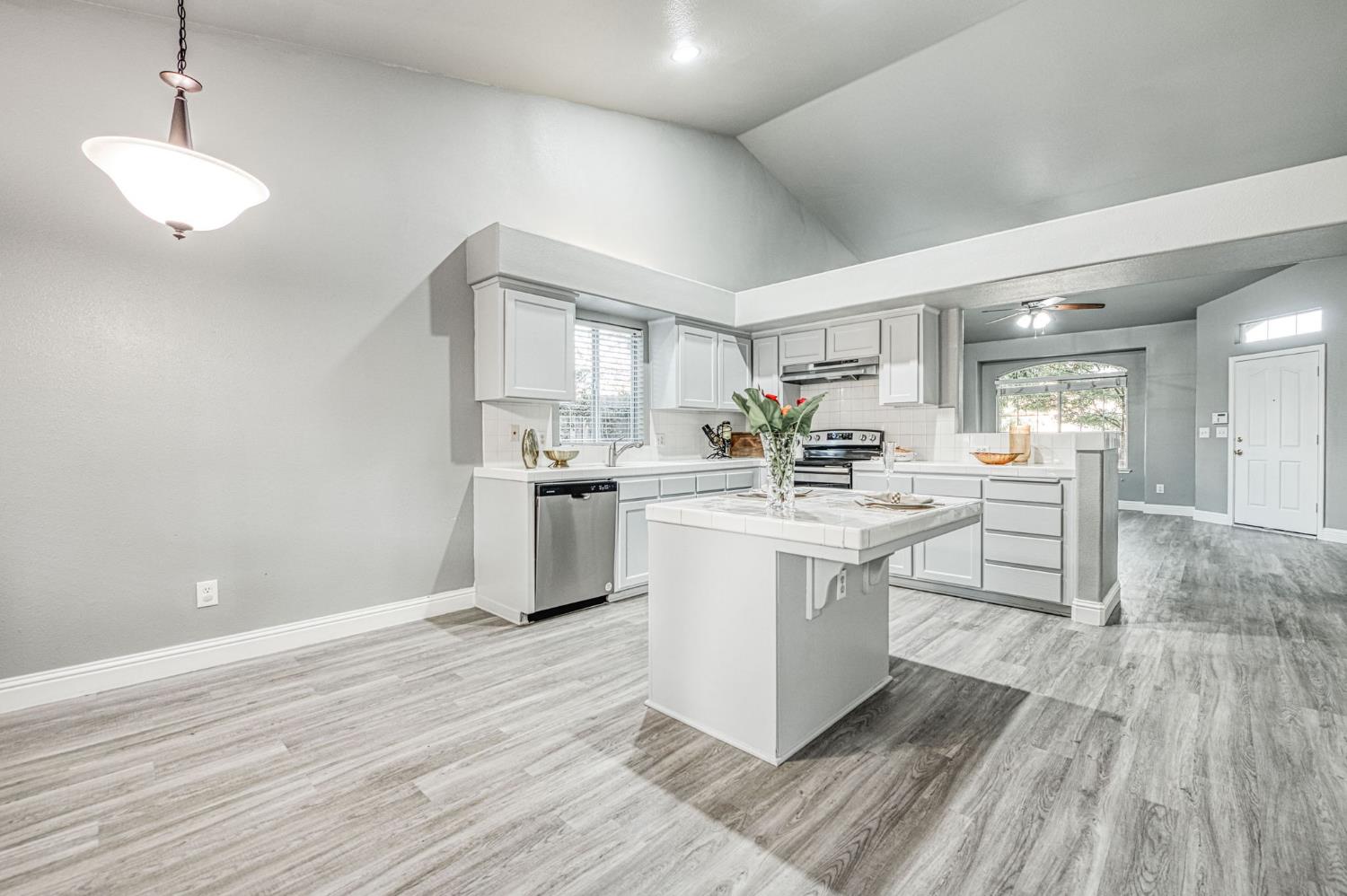 2357 E Emilie Ave, Fresno, CA 93730