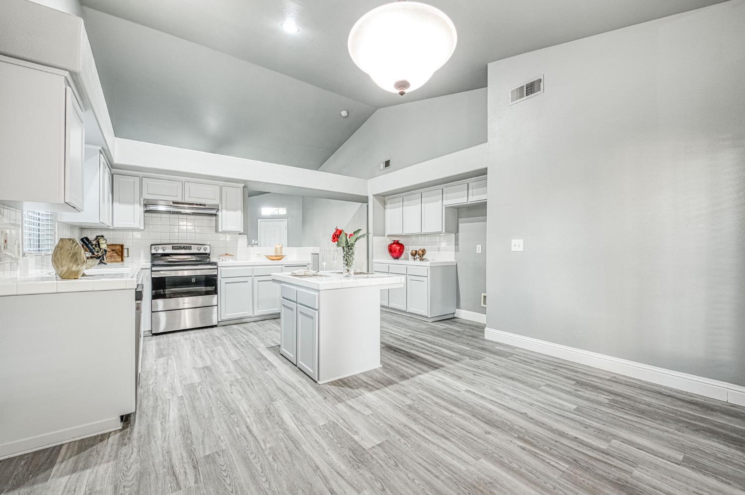 2357 E Emilie Ave, Fresno, CA 93730