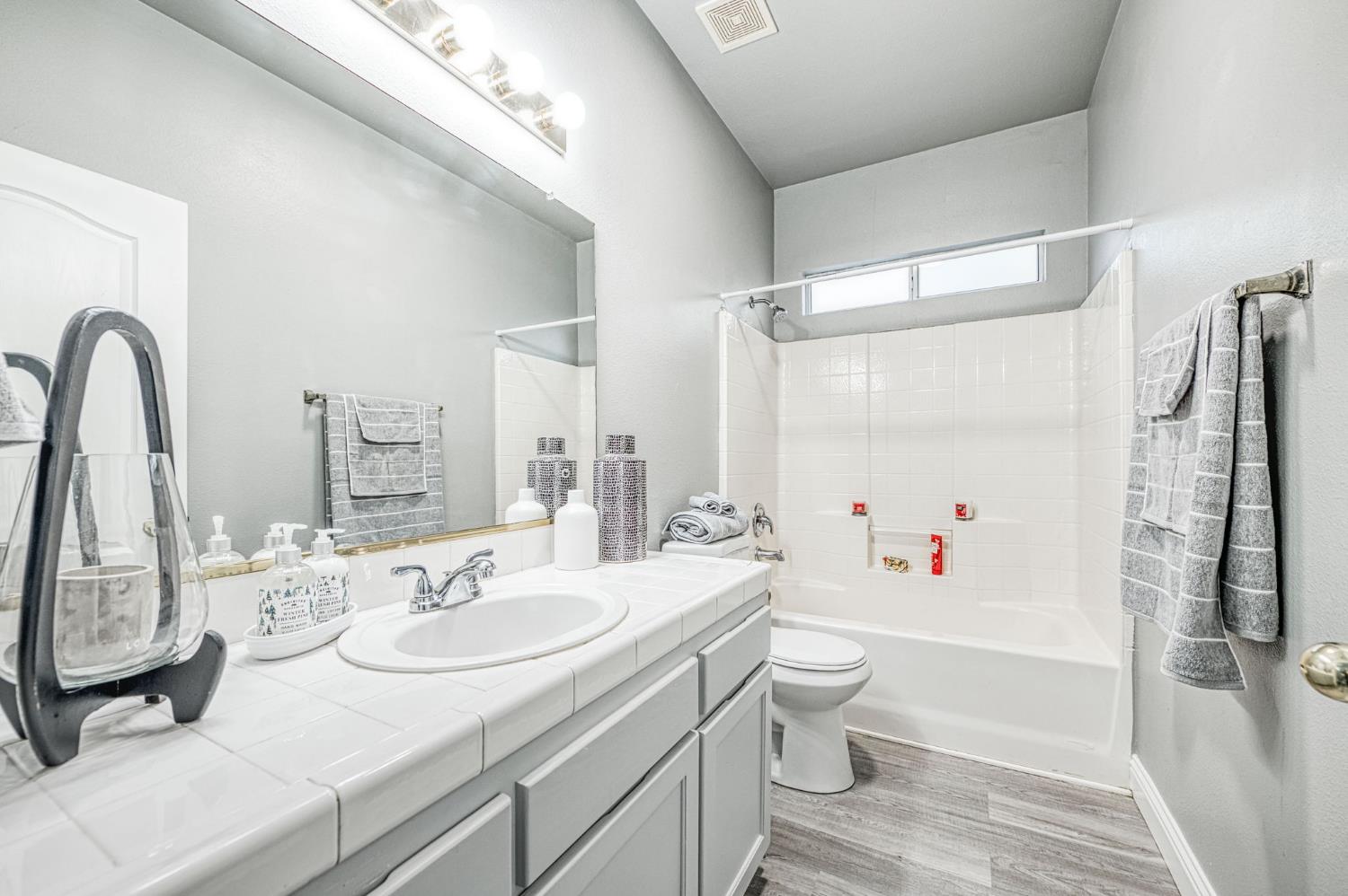 2357 E Emilie Ave, Fresno, CA 93730