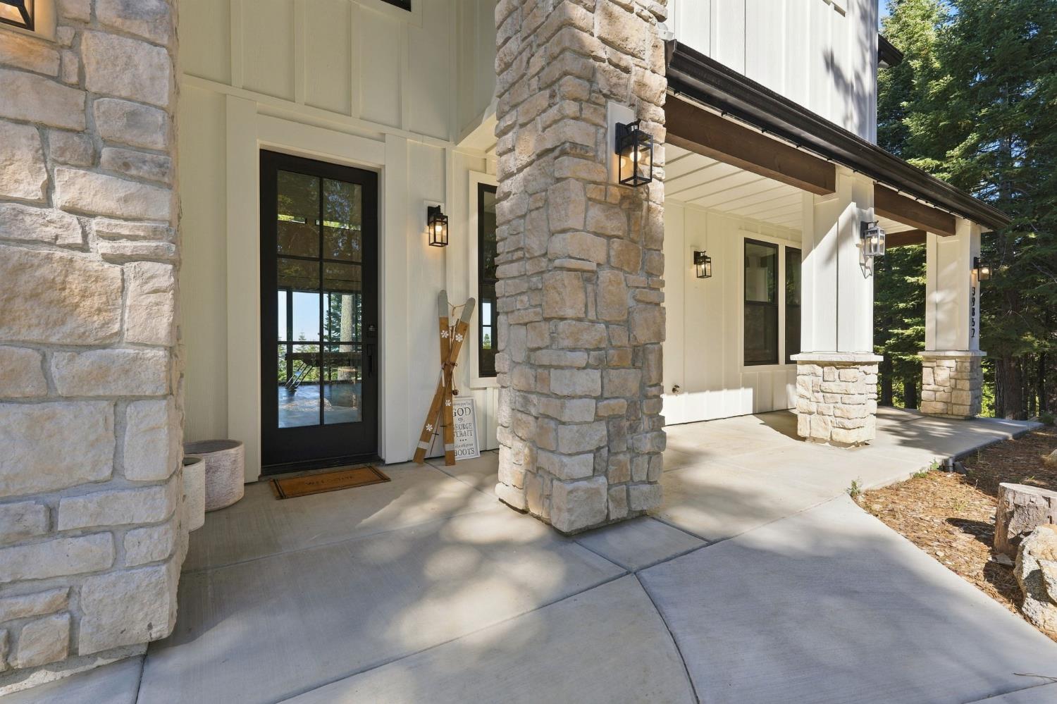 39852 Mountain Heather Ln, Shaver Lake, CA 93664