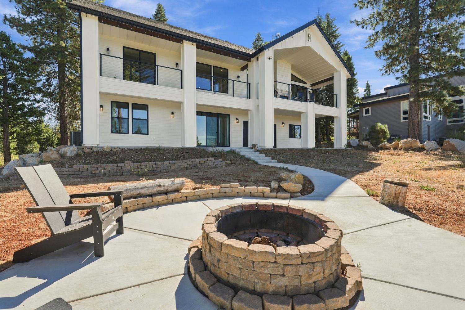 39852 Mountain Heather Ln, Shaver Lake, CA 93664